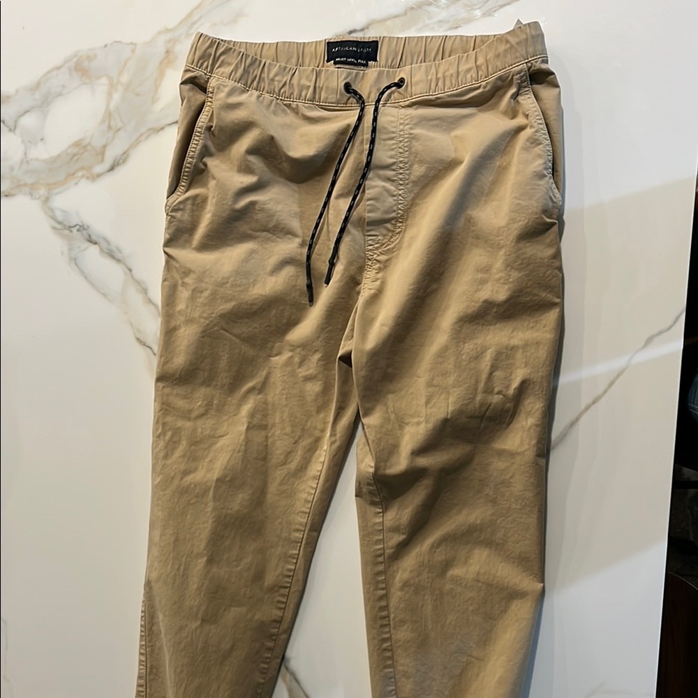 Men’s American Eagle size, small tan joggers with side and back pockets